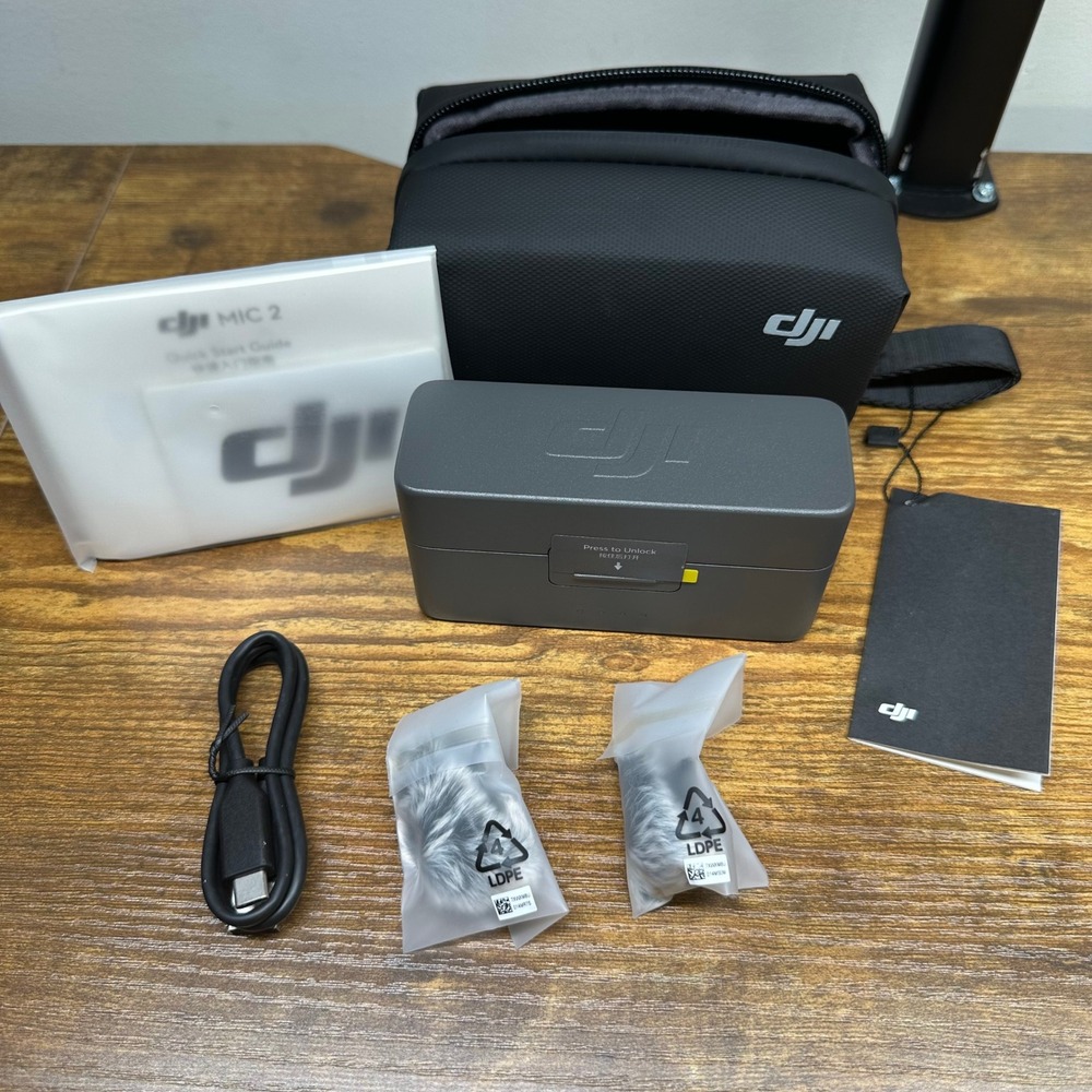 DJI Mic 2 Wireless Microphone System with Charging Case Shadow Black DMCO2